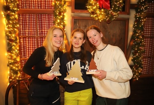 Lara Noa en Loes op het podium van de kerst fun race MRD 2025