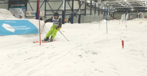 Bosch Rexroth medewerker door de slalom